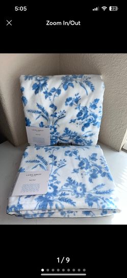 2-NWT LAURA ASHLEY OVERSIZED DELPHINE BLUE AND WHITE FLORAL BEACH TOWELS SET