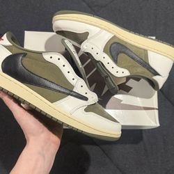 Travis Scott Medium Olive - Size 10