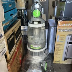 Like new Hoover Power Scrub Deluxe Upright Carpet Cleaner