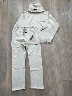 🔥 FEAR OF GOD ESSENTIALS SET – LIGHT OATMEAL – HOODIE + PANTS – LARGE (NEW)