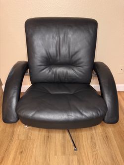 Hjellegjerde Lounge Chair - Black