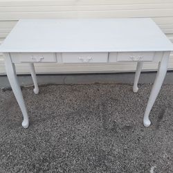 Well Made Old Fashioned White Desk with One Draw. 