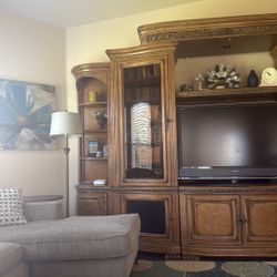 Entertainment center