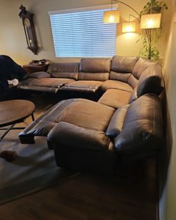 *Free Delivery* Power Recliner Sectional Couch Sofa