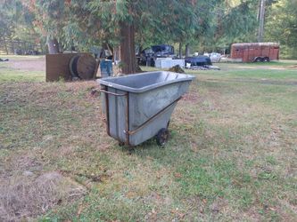Rubbermaid® Utility Tilt Truck - 1 Cubic Yard, Gray