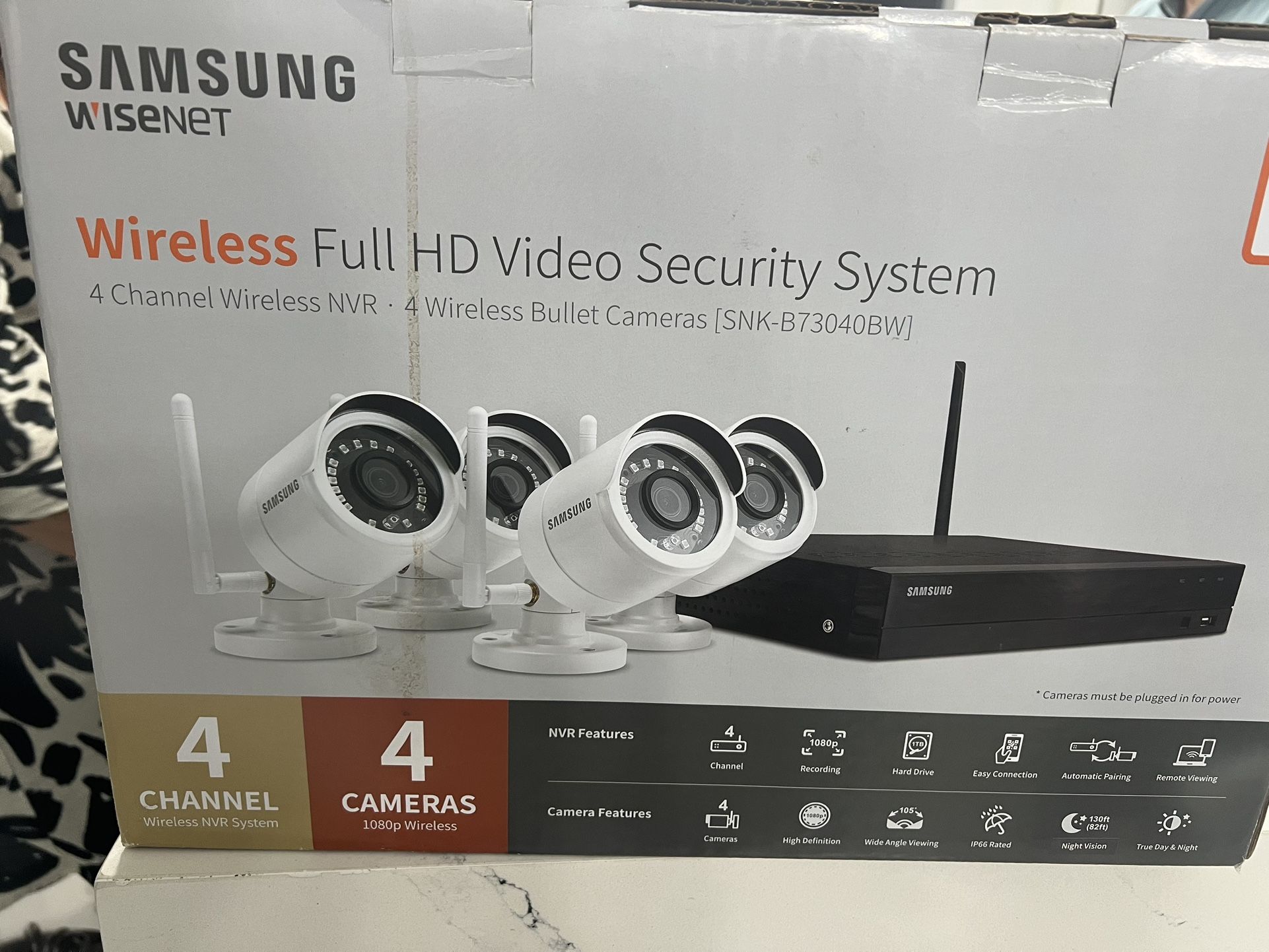 Security Cameras System ( 4 Cameras /NVR/ Cables)