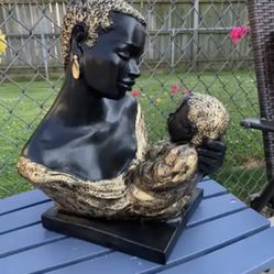 Mother and child statue
