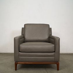 1960’s Mid Century Modern Leather & Walnut Lounge Chair