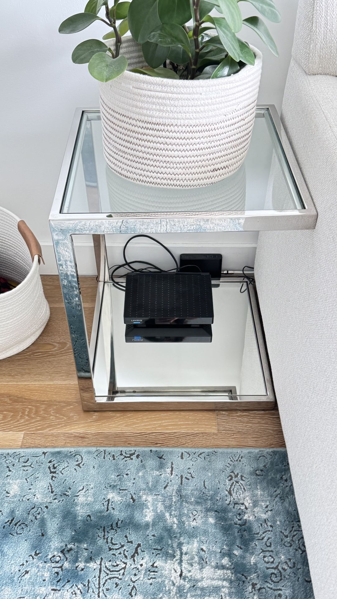 End / Side Table (Mmirrored Base)