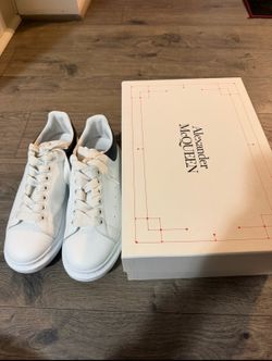 Alexander McQueens OverSized