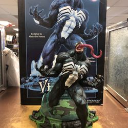 Marvel Premier Collection Venom Resin Statue (Selling As-Is) 2 Broken Fingers Glued Backed On W/Broken Tongue As-well