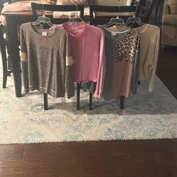 (4) Women's Long Sleeve Tops      Size M