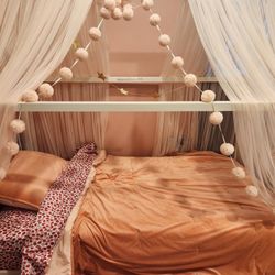 Girl’s Twin Bed