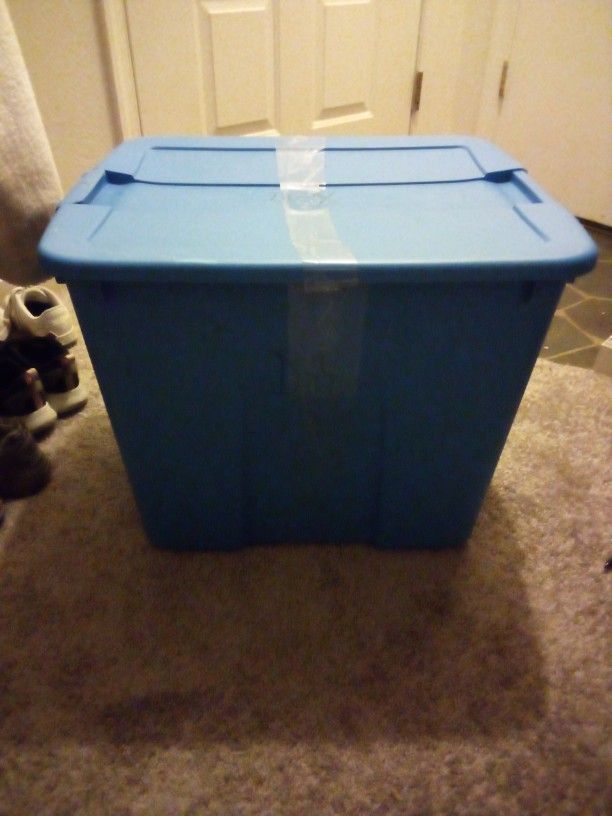 VARIOUS 18-GALLON PLASTIC TOTES