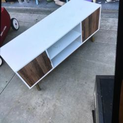 Wood Tv Stand 1 X 4 Ft Or So