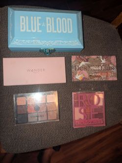 COLLECTION OF EYE SHADOW PALLETS NEW