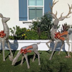 Prelit Animated Deer Family