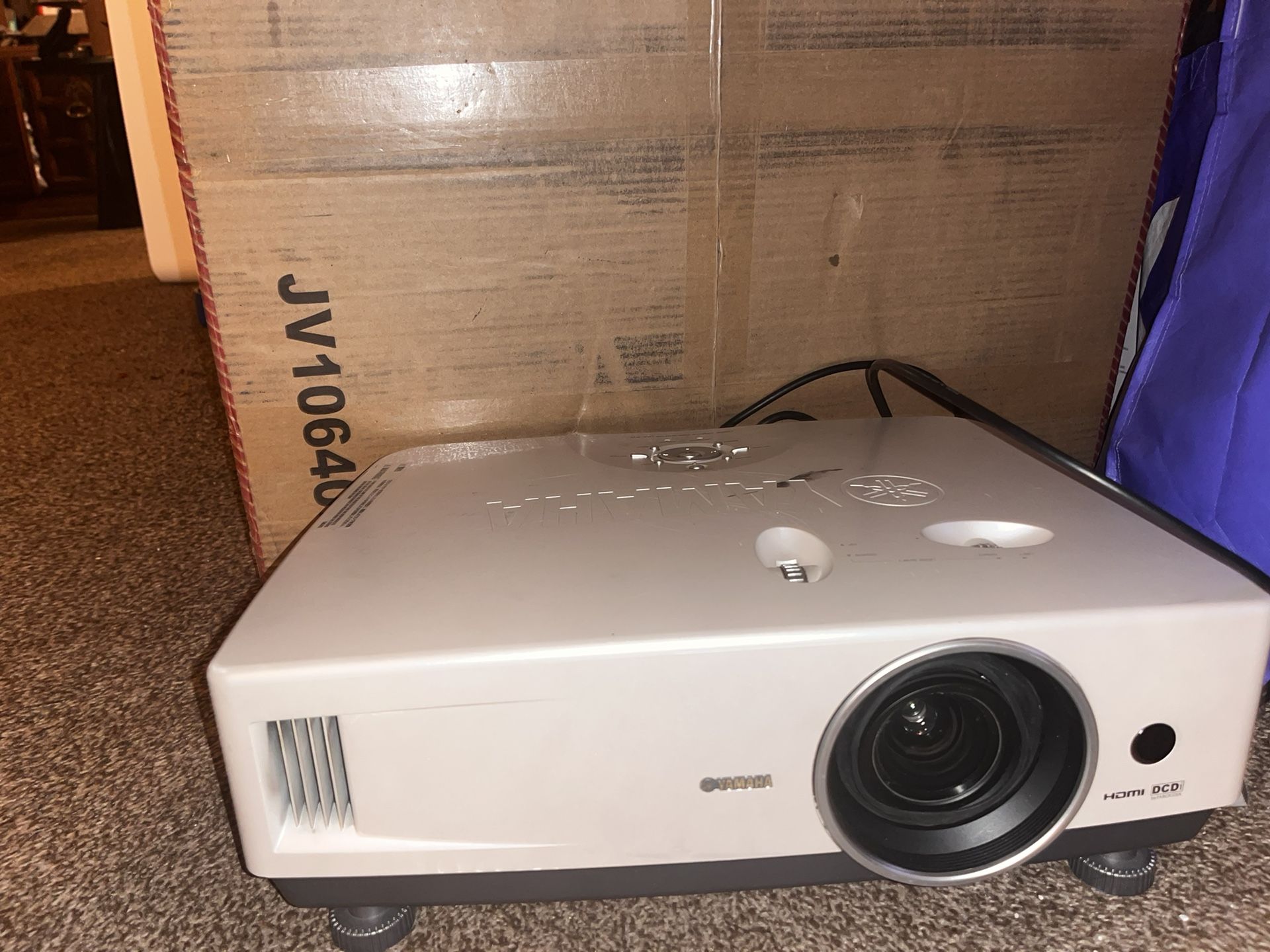 Yamaha LPX-510 Cinema Projector