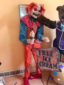 Life-Size Animated Halloween Clown Prop