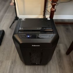 Fellowes Paper Shredder — Works Great