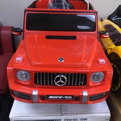 KIDS 🚘 CAR (G-wagon Model) , With Features Like BLUETOOTH ᛒ, FM 📻 , Music 🎶 And It’s A REMOTE CONTROLLED 🎮