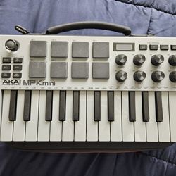 Akai MPK Mini II Midi Controller