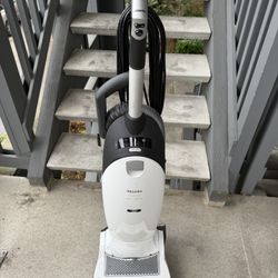 Miele Swing S7580 Upright Vacuum Cleaner - White