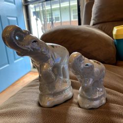 $5Trunk up elephant 2 pieces 