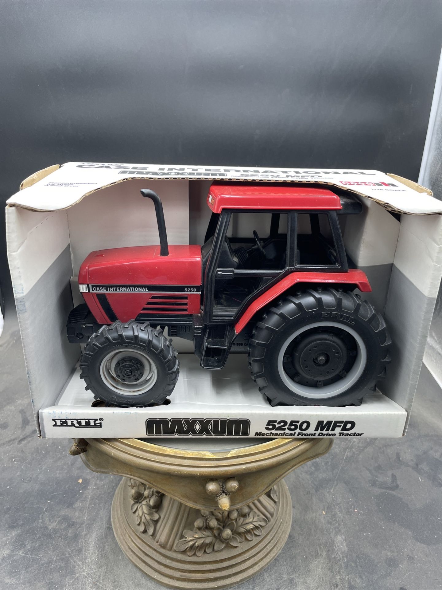 Ertl 1:16 Case International 5250 MAXXUM MFD 1994 Collectors Edition NIB