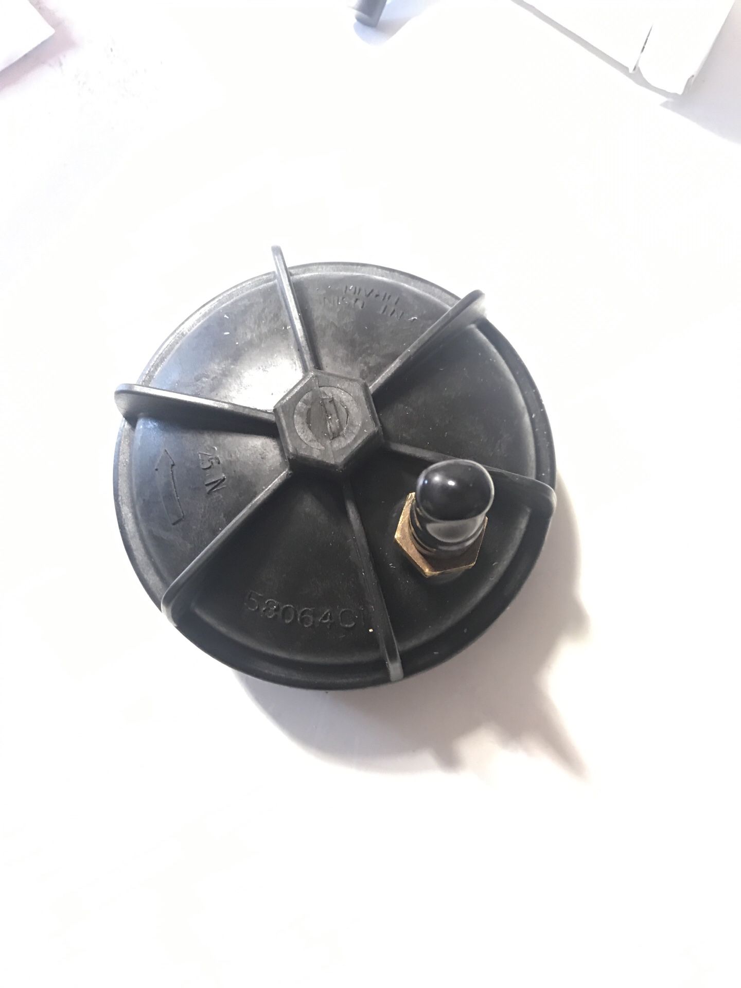 Fuel filter cap international 1858064C1