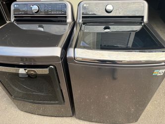 Like new Extra large Samsung top load washer, and electric dryer