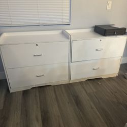 2 Filing Cabinets 