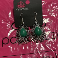 Paparazzi Silver With Green Teardrop Stone Metal