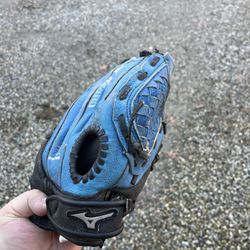 Girls Softball Glove
