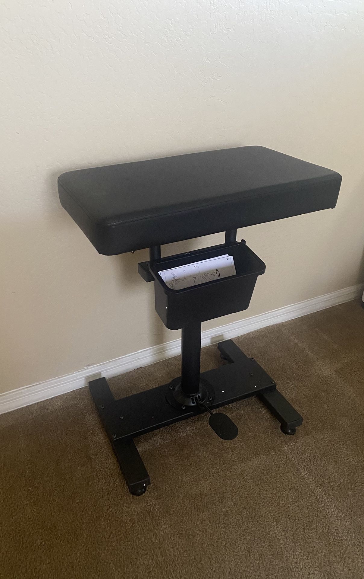 Hydraulic Tattoo Stand