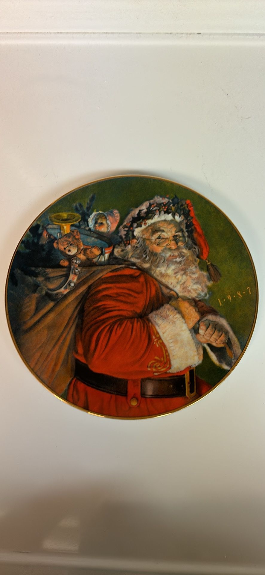 Vintage Christmas 1987 Avon Collector 8” Porcelain Plate  “The Magic That Santa Brings".