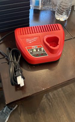Milwaukee M12 Charger