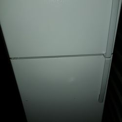 Ge Refrigerator Like New