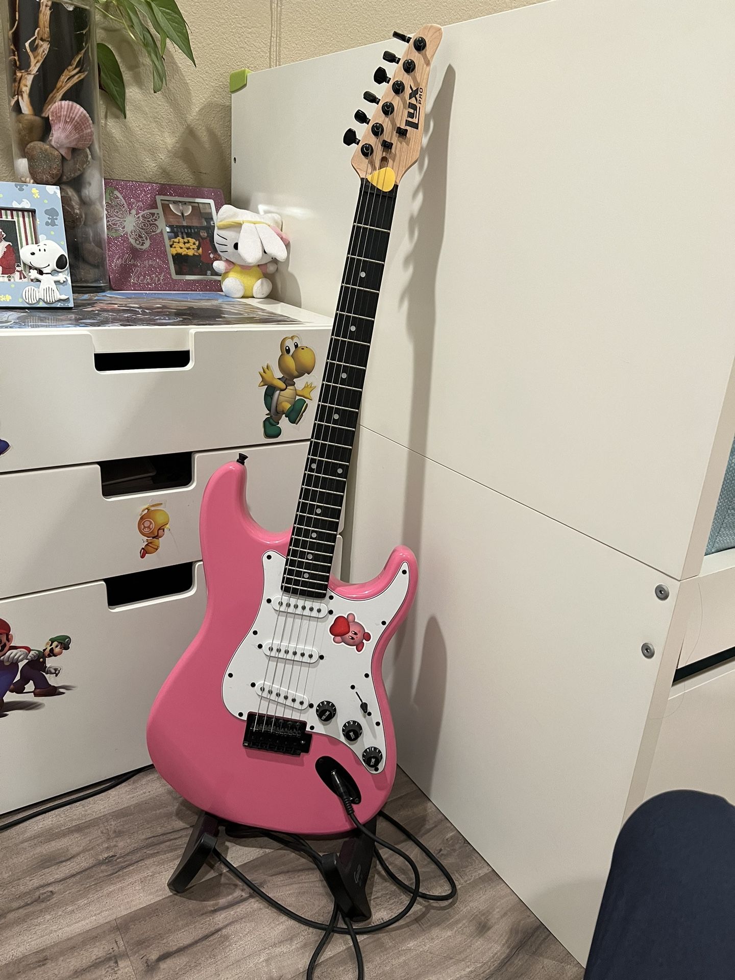 LyxPro Full Size Electric Guitar Pink with 20w Amp Package