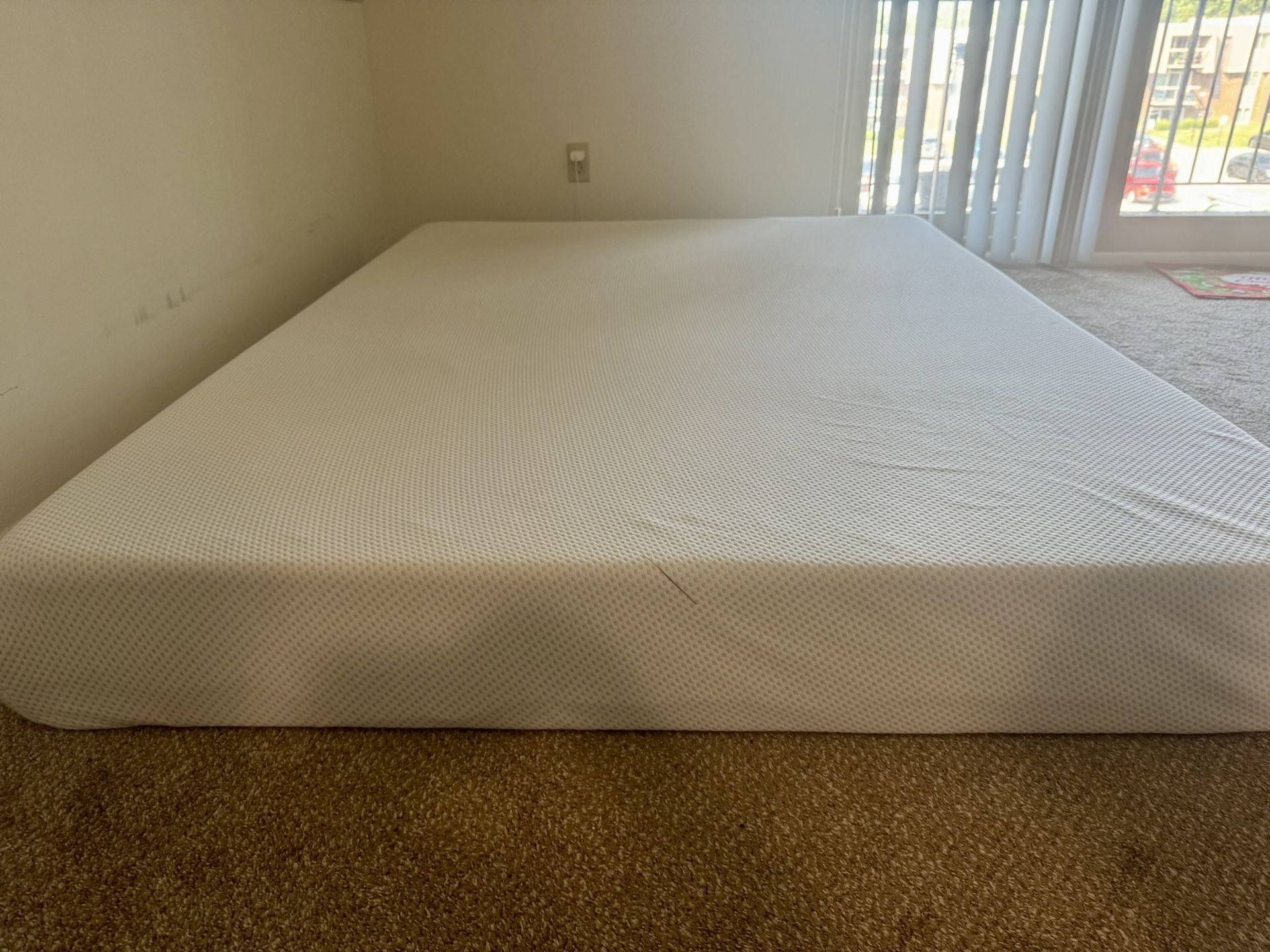 Zinus Gel Memory Foam Queen Mattress