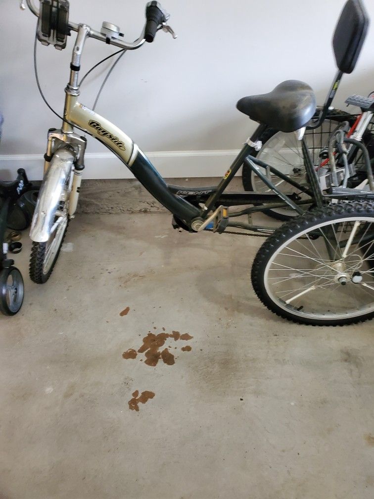 Kent Trycicle . Helmet , Lock, Pump Included