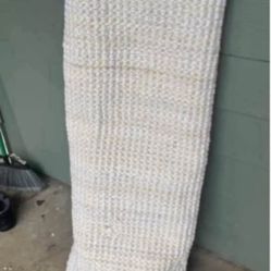 Moving Deal Perf Condition White And Beige 7 Feet Long 4 Feet Wide Rug Great Deal