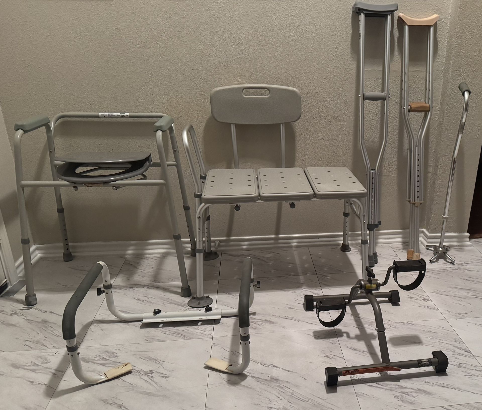 7 PIECE ASSORTED MEDICAL EQUIPMENT.  SELLING AS A BUNDLE FOR $350