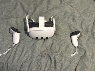Meta Quest 3 VR Headset with Controllers