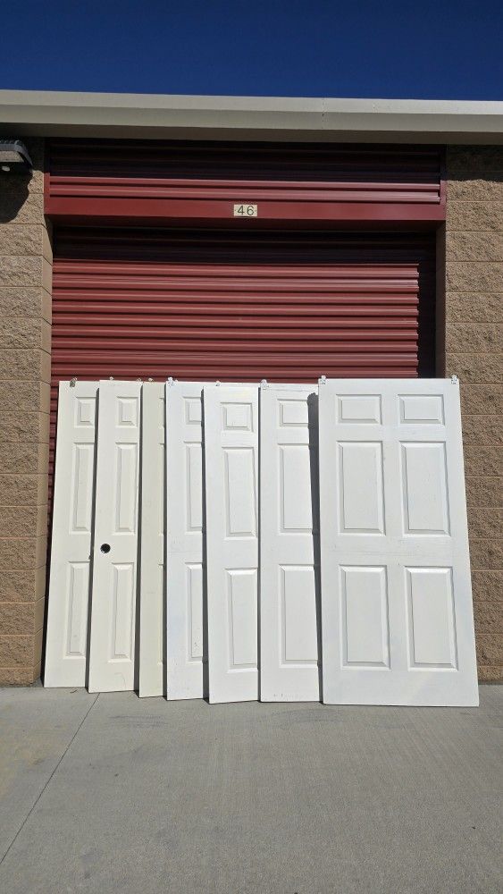 6 panels white closet sliding doors in very good condition (read the description of the post please)
