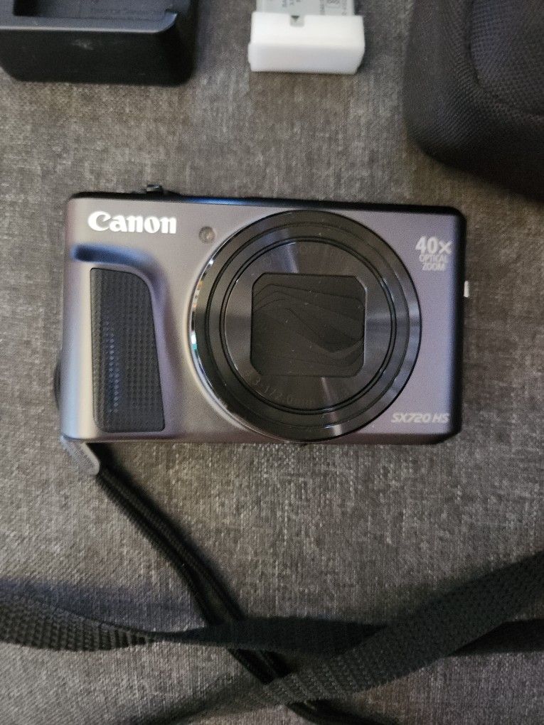 Canon PowerShot SX720 HS 20.3MP Wi-Fi Camera 40x Optical Zoom  [Near Mint] 