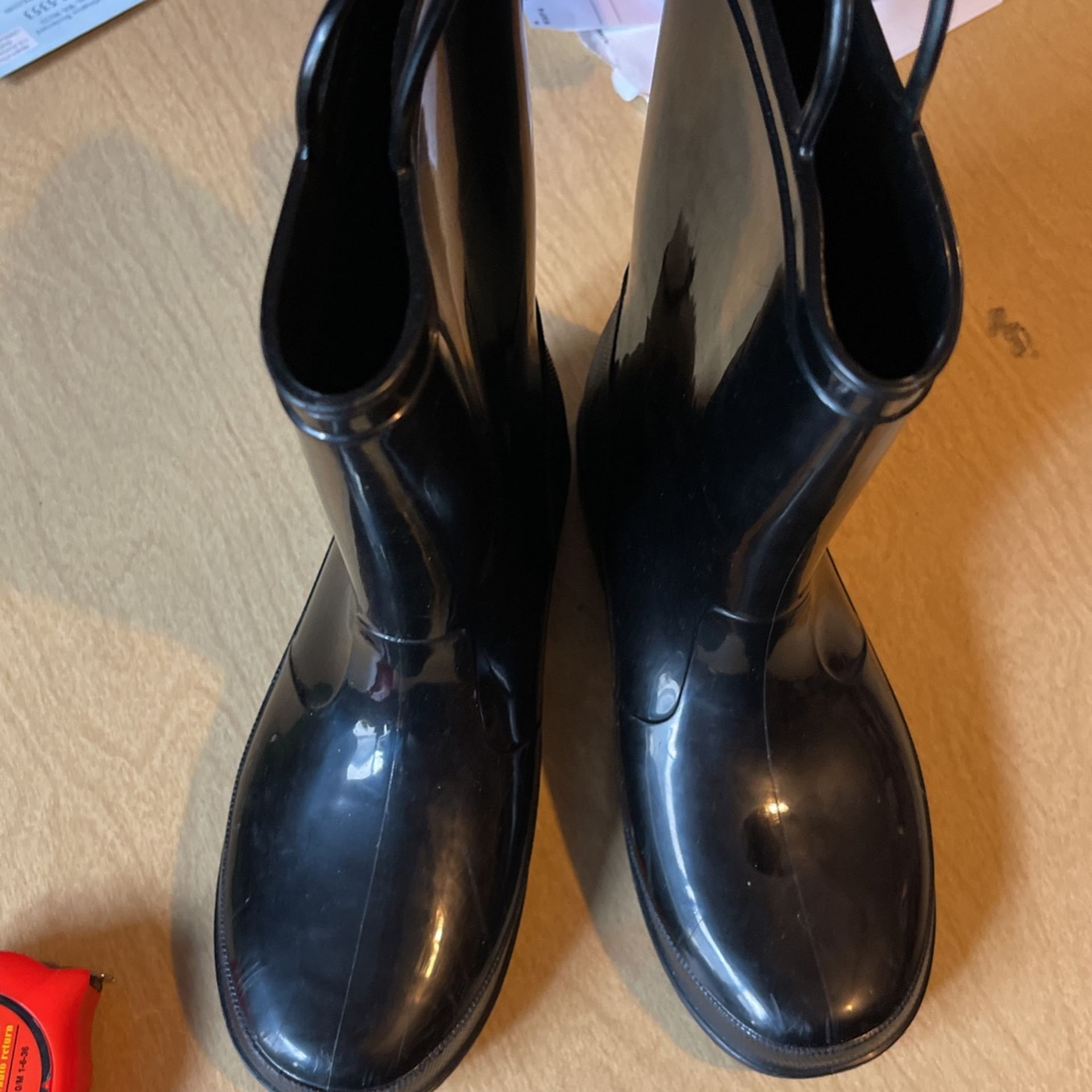 Kids Rain Boots Size 3Y Like New