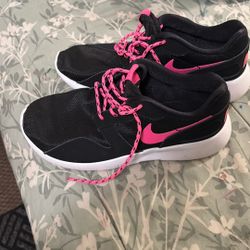Women Nike Size 5y In Good Condition