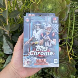 2025 Topps Chrome Football Hanger