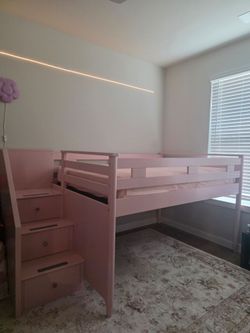 Kids bed with step